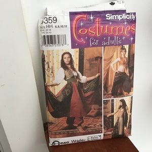Simplicity 5359 sewing pattern. Woman Gyspy